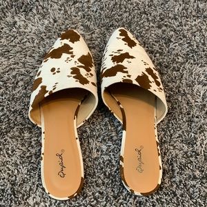 NWOT Women’s cow print flats